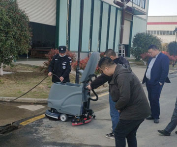 揚(yáng)子手推式洗地機(jī) 揚(yáng)子手推式洗地機(jī)