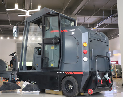 駕駛式掃地機 駕駛式掃地機